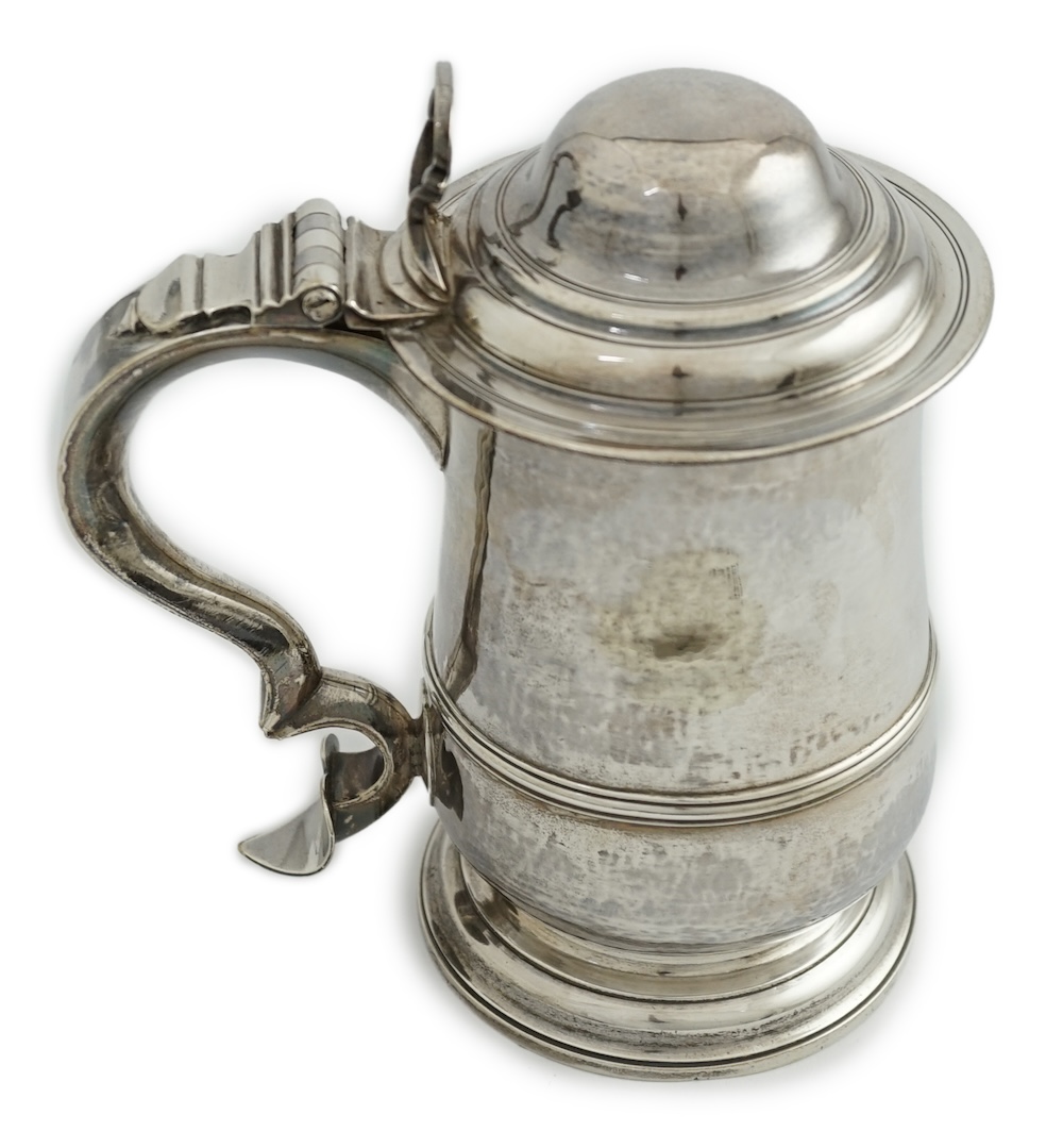 A George III silver tankard, by Thomas Wallis I